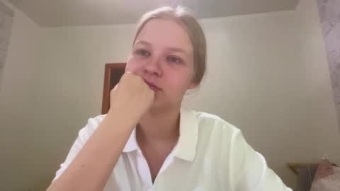 Snapshot of carolynesturino chatting on 8, 7, 2026 carolynesturino online show from 8, 7, 2026