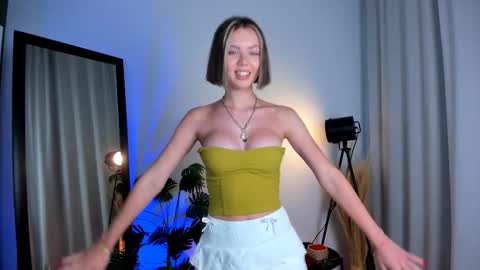 Snapshot of cassie_palmer chatting on 21, 3, 2026 Hello my name is Cassie and my friend Nilo is also here online show from 21, 3, 2026