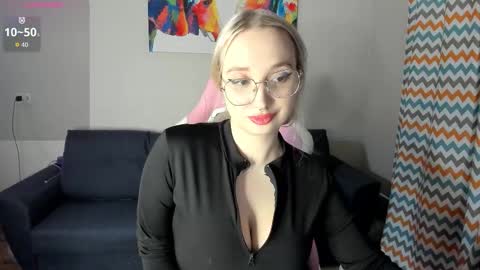 Cassie Rosss online show from 24, 11, 2025