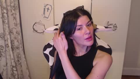 Snapshot of cassiealvarez chatting on 5, 10, 2025 cassiealvarez online show from 5, 10, 2025