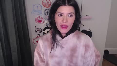 Snapshot of cassiealvarez chatting on 13, 10, 2025 cassiealvarez online show from 13, 10, 2025