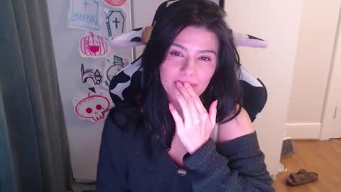 Snapshot of cassiealvarez chatting on 28, 10, 2025 cassiealvarez online show from 28, 10, 2025