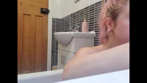 Cassie online show from 12, 2, 2026