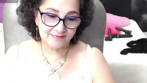 Snapshot of cataleya_mom_ chatting on 2, 3, 2025 cataleya  online show from 2, 3, 2025