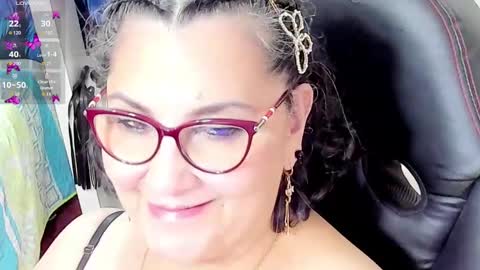 Snapshot of cataleya_mom_ chatting on 1, 10, 2025 cataleya  online show from 1, 10, 2025