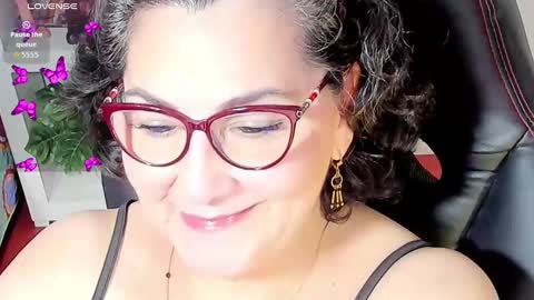 Snapshot of cataleya_mom_ chatting on 21, 10, 2025 cataleya  online show from 21, 10, 2025