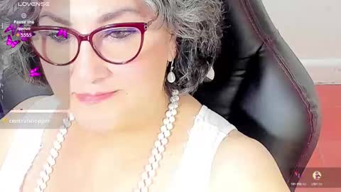 Snapshot of cataleya_mom_ chatting on 25, 10, 2025 cataleya  online show from 25, 10, 2025