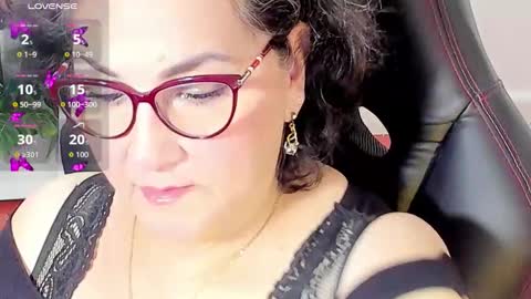 Snapshot of cataleya_mom_ chatting on 26, 10, 2025 cataleya  online show from 26, 10, 2025