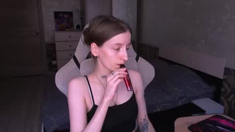 Snapshot of cath_dysphoria_ chatting on 28, 7, 2026 CATH online show from 28, 7, 2026
