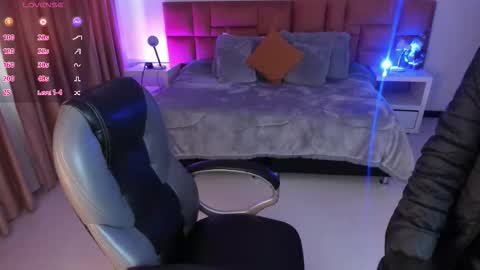 catti_brie_ online show from 25, 11, 2025