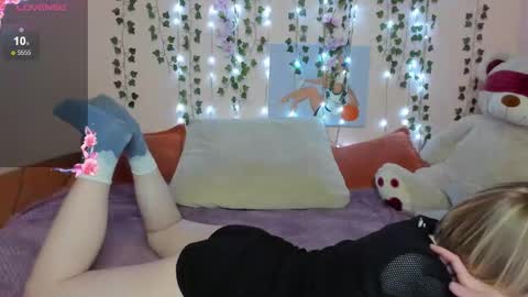 cattie_w_ online show from 25, 10, 2025