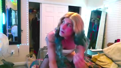 Snapshot of cdashleysimmons chatting on 5, 10, 2025 Allie North online show from 5, 10, 2025