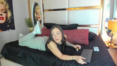 Snapshot of celeste_starsss chatting on 18, 7, 2026 celeste_starsss online show from 18, 7, 2026