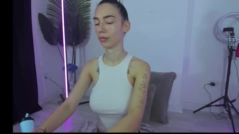 Celine Roxelle online show from 11, 11, 2025