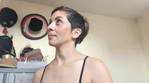 Snapshot of chanel_joliee chatting on 19, 10, 2025 chanel online show from 19, 10, 2025