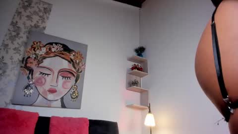 Snapshot of chantall_smith chatting on 8, 3, 2025   online show from 8, 3, 2025