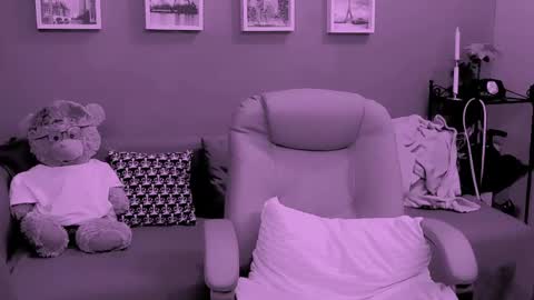 Snapshot of chantallovely chatting on 24, 4, 2026 The Queen online show from 24, 4, 2026