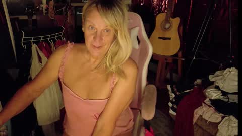 Snapshot of charli_girl chatting on 24, 11, 2025 Charli online show from 24, 11, 2025