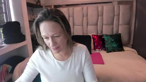 Charlot milf online show from 4, 10, 2025