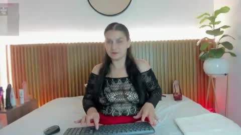 Snapshot of charlotte13x chatting on 5, 8, 2026 C H A R L O T T E online show from 5, 8, 2026