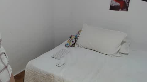 karinaa independent model online show from 6, 8, 2026