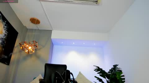 Charlotte  Everyday From 0700 to 1300 Col Time online show from 12, 4, 2026