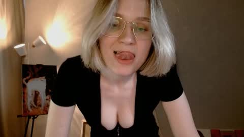 Snapshot of charming_beauty chatting on 13, 11, 2025 Michelle online show from 13, 11, 2025