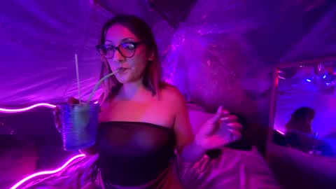 Snapshot of cherrieamaretto chatting on 10, 9, 2025 cherrieamaretto online show from 10, 9, 2025