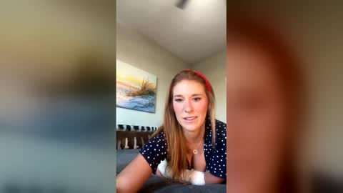 Snapshot of cherry_sinn chatting on 19, 12, 2025 cherry sin online show from 19, 12, 2025