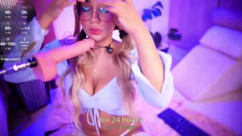 Snapshot of cherrygh_ chatting on 7, 10, 2025 Cherry online show from 7, 10, 2025