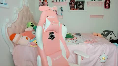 Snapshot of cherrymafer666 chatting on 18, 10, 2025 cherrycute666 online show from 18, 10, 2025