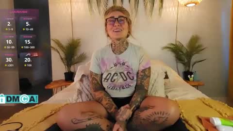 Chevi Blue online show from 28, 10, 2025