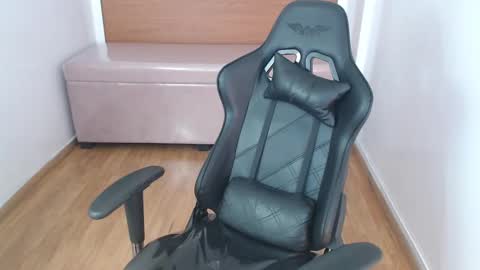 Kelly online show from 5, 3, 2025