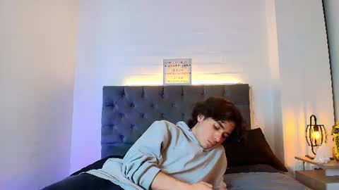 Snapshot of chlloe_fox chatting on 3, 7, 2026 chlloe_fox online show from 3, 7, 2026
