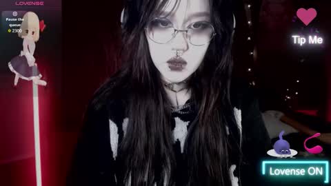 Snapshot of chloe_crystall_killer chatting on 13, 10, 2025 chloe_crystall_killer online show from 13, 10, 2025
