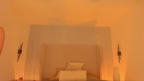 Chloe online show from 4, 4, 2026