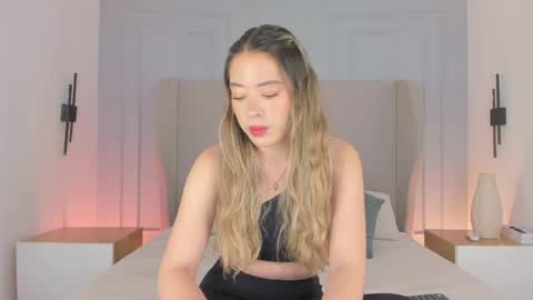 Snapshot of chloe_dee_ chatting on 8, 6, 2026 Chloe online show from 8, 6, 2026