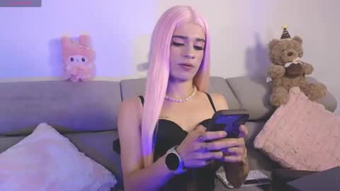 Snapshot of chloe_embeer69 chatting on 18, 4, 2026 Embeer online show from 18, 4, 2026