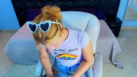 Snapshot of chloe_goddes chatting on 2, 1, 2025 CHLOE online show from 2, 1, 2025