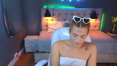 Snapshot of chloe_goddes chatting on 3, 1, 2025 CHLOE online show from 3, 1, 2025