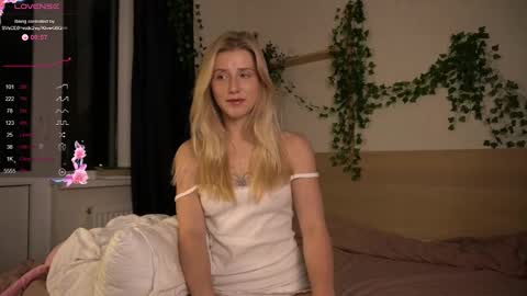 Snapshot of chloe_guidry chatting on 26, 10, 2025 Arianaa Mourrr online show from 26, 10, 2025