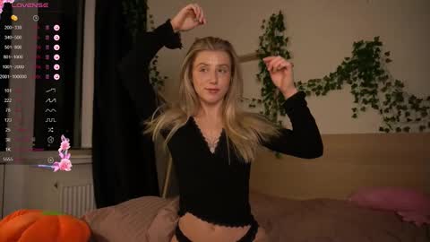 Snapshot of chloe_guidry chatting on 30, 10, 2025 Arianaa Mourrr online show from 30, 10, 2025