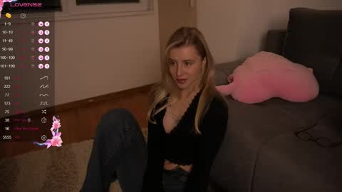 Snapshot of chloe_guidry chatting on 21, 12, 2025 Arianaa Mourrr online show from 21, 12, 2025