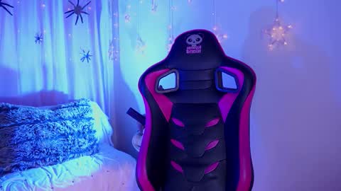 Snapshot of chloe_moons_ chatting on 30, 10, 2025 CLOE online show from 30, 10, 2025