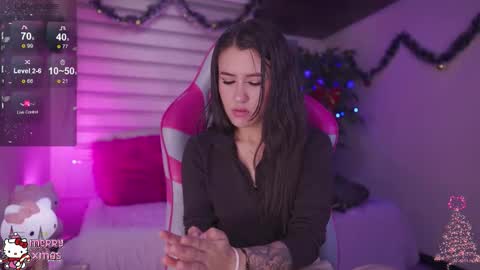 Snapshot of chloe_moons_ chatting on 17, 12, 2025 CLOE online show from 17, 12, 2025