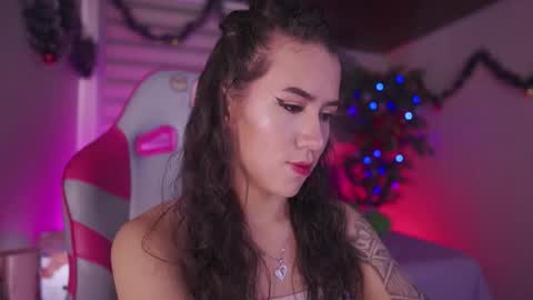 Snapshot of chloe_moons_ chatting on 18, 12, 2025 CLOE online show from 18, 12, 2025