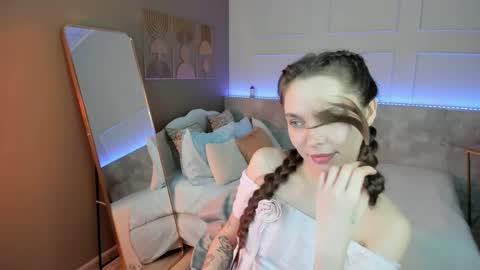 Chloe online show from 16, 5, 2026