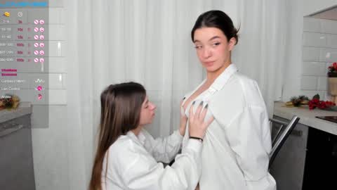 Megan and Jeniffer online show from 22, 12, 2024