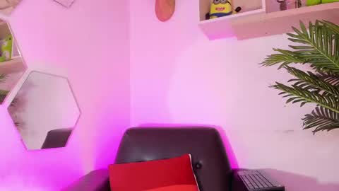 Snapshot of chloee_adams_ chatting on 5, 3, 2025 Chloe online show from 5, 3, 2025