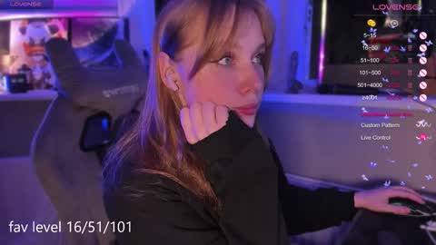 Snapshot of chloegins chatting on 7, 10, 2025 chloegins online show from 7, 10, 2025